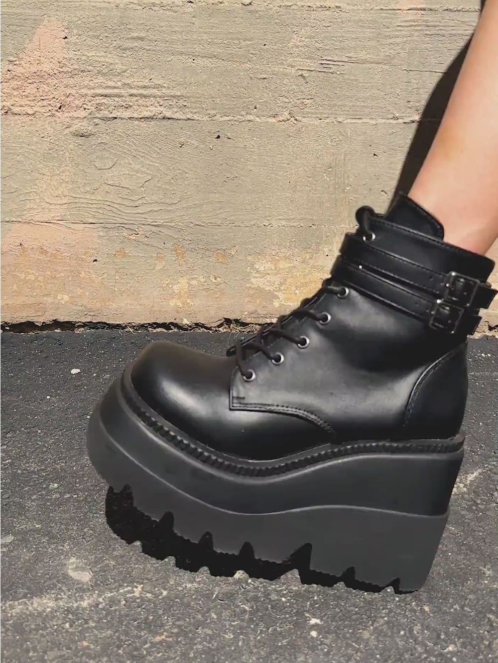 Demonia Shaker 52 Platform Black Ankle Boots Size 7